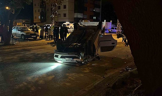 Konya'da iki otomobil çarpıştı: 1 araç takla attı