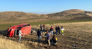Konya'da işçileri taşıyan minibüs devrildi: 6 yaralı