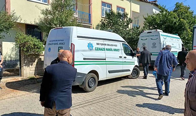 Konya'da kazada hayatını kaybeden aynı aileden 3 kişi son yolculuğuna uğurlandı