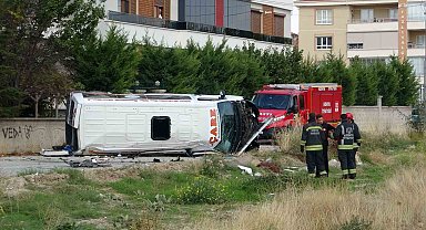 Konya'da servis minibüsü ile otomobil çarpıştı: 9 yaralı