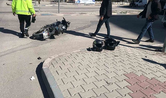 Konya'da SUV tipi araç ile motosiklet çarpıştı: 2 yaralı