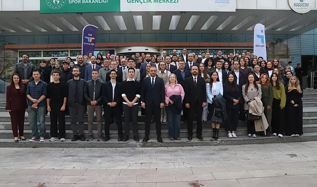 Konya'da gençler ve iş dünyası aynı masada buluştu