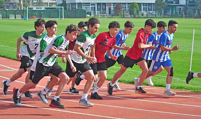 Körfez'de liseliler Cumhuriyet Kupası için koştu