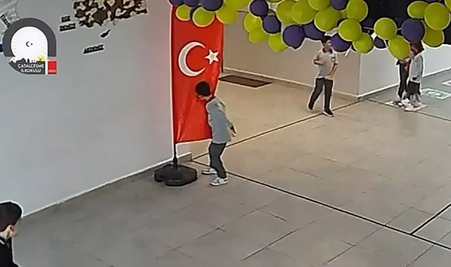 Koşarken durup bayrağı öpmüştü: Milyonları duygulandıran Miran'a anlamlı ziyaret