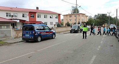 Köy okullarının çevrelerinde güvenlik tedbirleri artırıldı