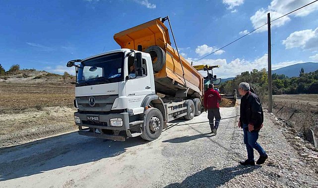 Köy yolunda asfalt mesaisi başladı