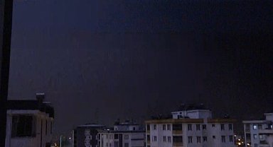 Kozan'da yıldırımın düşme anı kamerada