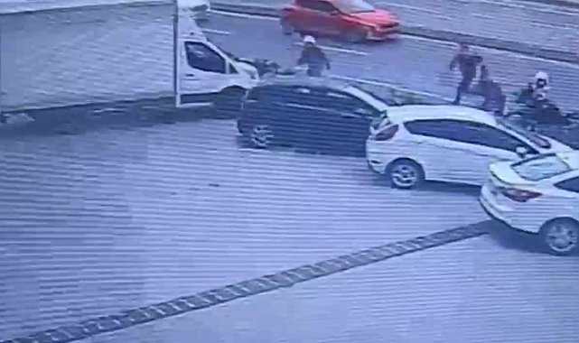 Küçükçekmece'de polis ekiplerinden kaçan şahsın üzerinden uyuşturucu çıktı