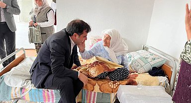 Kula Kaymakamı Altuntaş'tan asırlık çınarlara vefa ziyareti