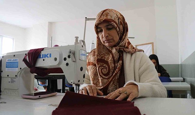 Kursiyerlerin diktiği pijama ve eşofmanlar ihtiyaç sahiplerine ulaştırılıyor