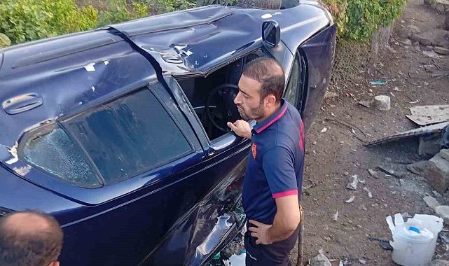 Kurtalan'da otomobil evin bahçesine uçtu: 4 yaralı