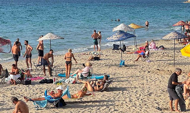 Kuşadası'nda Ekim güneşi deniz keyfini uzattı