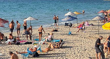 Kuşadası'nda Ekim güneşi deniz keyfini uzattı