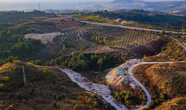 Kuşadası'nda Toskana'yı andıran vadiler atıklarla doluyor