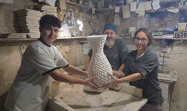 Kütahya'da 500 minik vazodan büyük eser, 6 ayda hayallerini gerçeğe dönüştürdüler