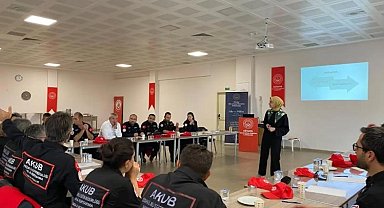Kütahya'da AKUB gönüllülerine psikolojik ilk yardım eğitimi