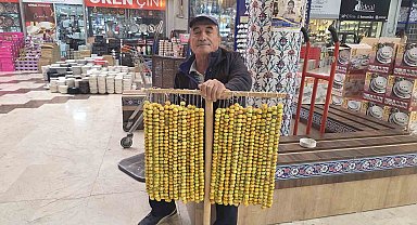Kütahya'da dağlardan toplanan alıç tezgahlardaki yerini aldı