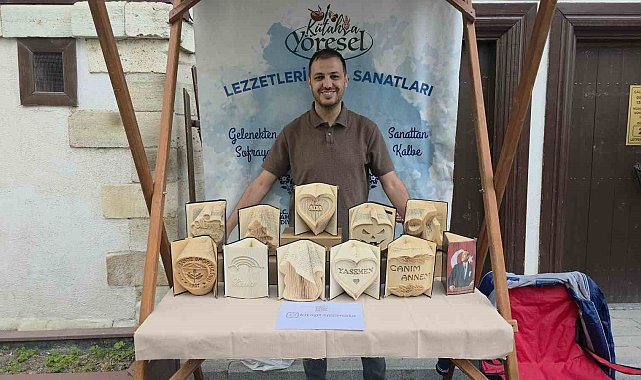 Kütahya'da hurda kitaplar sanat eserine dönüşüyor