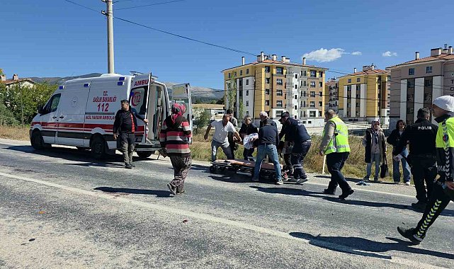 Kütahya'da otomobil motosikletle çarpıştı: 1 ölü, 2 yaralı