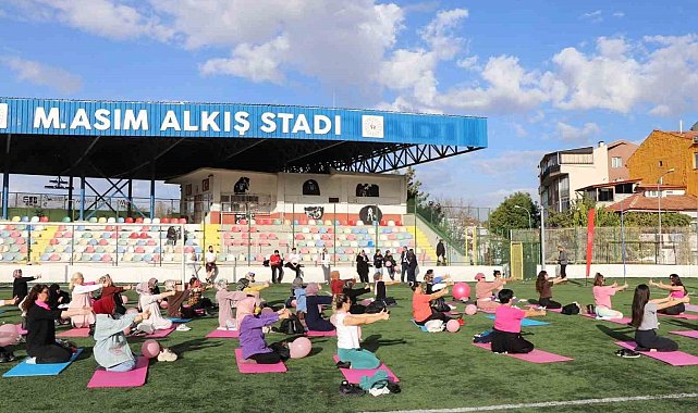 Kütahya'da "Pembe Pilates" etkinliğiyle meme kanserinde erken tanıya dikkat çekildi