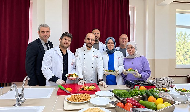 Ladik'te öğretmenler sağlıklı beslenmeyi mutfakta öğrendi