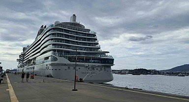 Lüks kruvaziyer Bodrum'a yanaştı