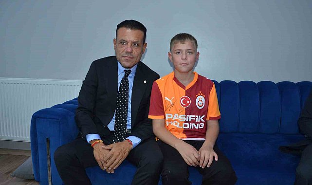 Maden kazasında babasını kaybeden Yaşar'a forma sözü tutuldu