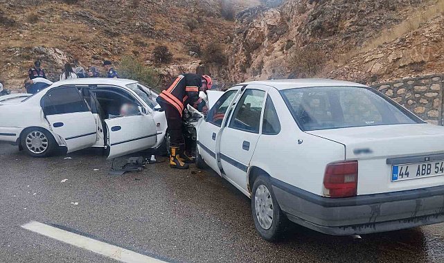 Malatya'da iki otomobil çarpıştı: 6 yaralı