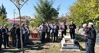Malatyalı şehit polis Battal Günay kabri başında dualarla anıldı