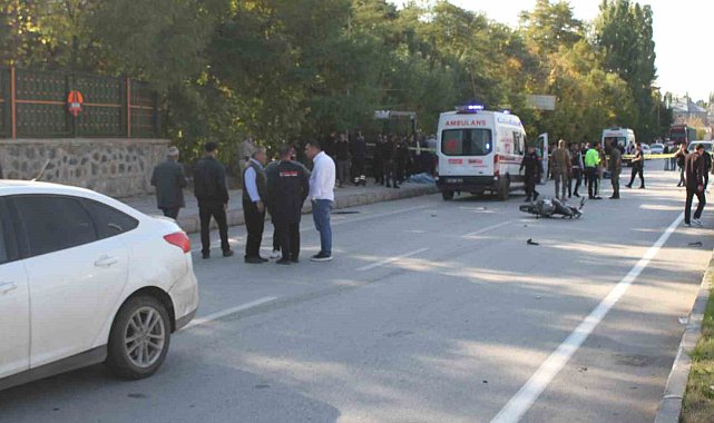 Malazgirt'te otomobille motosiklet çarpıştı: 2 ölü