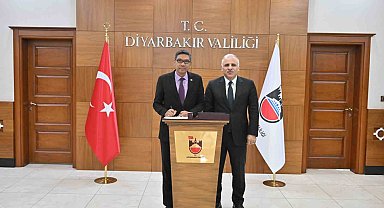 Malezya Ankara Büyükelçisi Shaffieq Vali Murat Zorluoğlu ile bir araya geldi