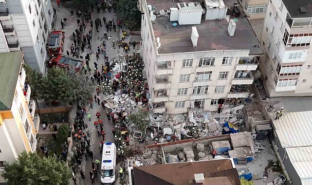 Maltepe'de 7 katlı binanın 3 katında çökme: 2 kişi sağ olarak çıkarıldı