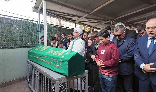 Maltepe'de gecekondu yangınında hayatını kaybeden 12 yaşındaki çocuk toprağa verildi