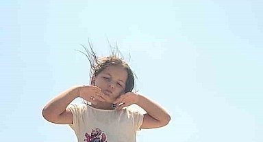 Maltepe'de yıkılan binanın enkazından geriye fotoğraflar kaldı: 5 yaşındaki Gülce son yolculuğuna uğurlanacak