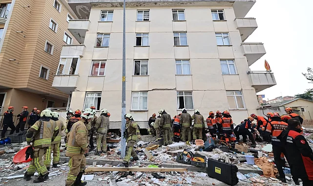 Maltepe'de 280 personel ve 107 araçla arama kurtarma sürüyor... Acı haberler geldi