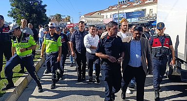 Manavgat'ta esnaf marka avukatlarını protesto için yol kapattı