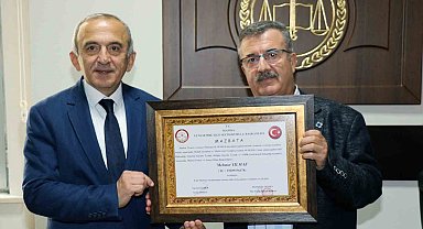 Manisa TSO Başkanı Mehmet Yılmaz mazbatasını aldı