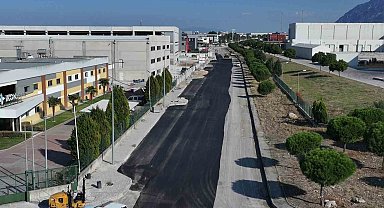Manisa'nın iki OSB'si arasındaki yol yenileniyor