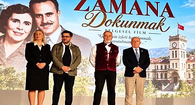 Manisa'da 'Zamana Dokunmak' izleyiciyle buluştu