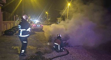 Mardin'de park halindeki otomobilde yangın