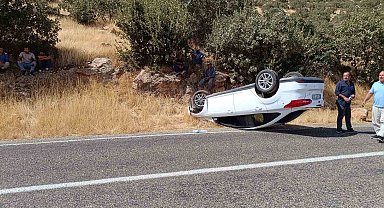 Mardin'de takla atan otomobilde hasar oluştu