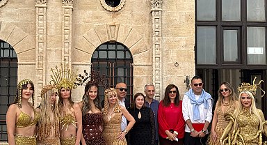 Mardin'in tarihi konaklarında büyüleyen defile