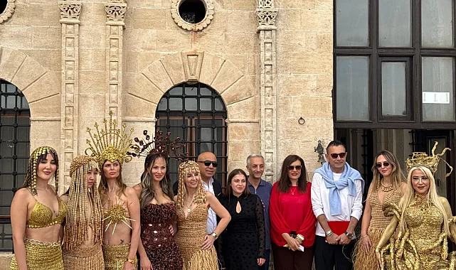 Mardin'in tarihi konaklarında büyüleyen defile