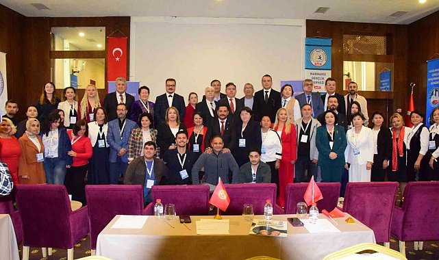 Marmaris'te gençliğin geleceği konuşuldu