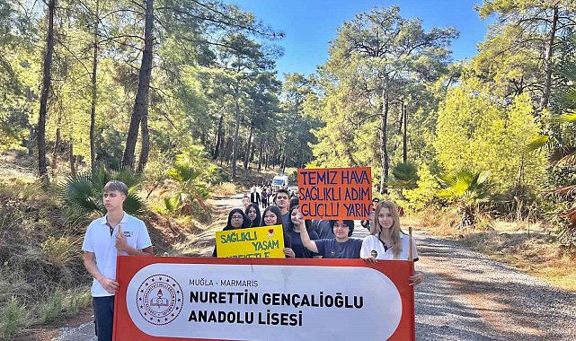 Marmaris'te öğrenciler sağlıklı yaşam için yürüdü
