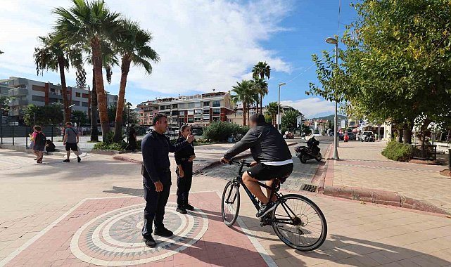 Marmaris'te zabıtadan yaya yolu denetimi