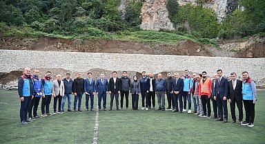 Maşatlık Futbol Sahası taş düşmelerine karşı güvenli hale getiriliyor