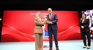 Mehmet Akif Üstündağ, Aile ve Spor Değerlerine Katkı Ödülü'ne layık görüldü