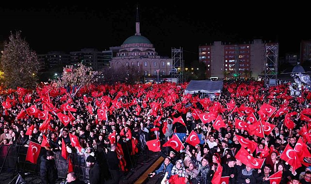 Menemen'de on binler, Cumhuriyet coşkusuyla buluştu