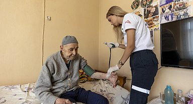 Mersin Büyükşehir evde sağlık hizmetiyle yaralara merhem oluyor